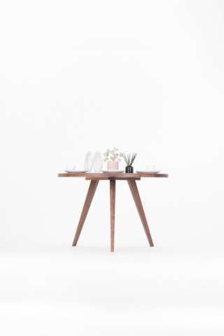 Okrągły stół w stylu skandynawskim z litego drewna orzechowego