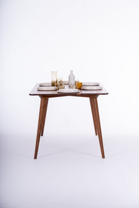Stół do jadalni z litego drewna orzechowego