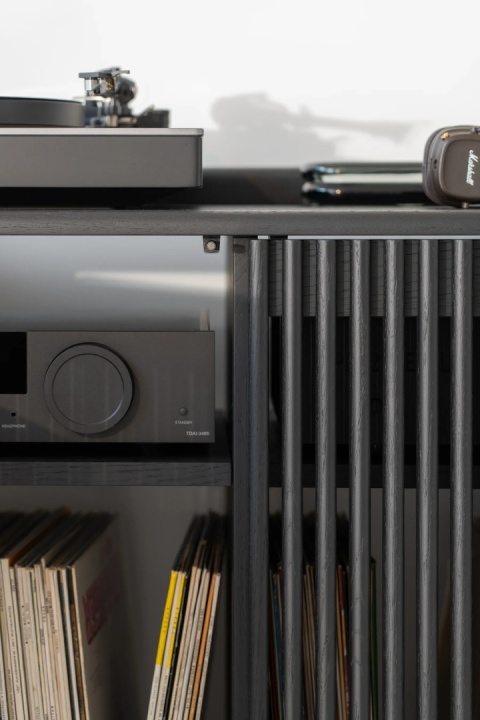 FUSE XX Czarna Szafka pod Gramofon i Płyty Winylowe Drewno dębowe