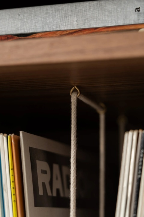 TONN 150 Szafka pod Gramofon i Płyty Winylowe Drewno Orzechowe